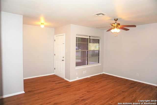 202 Brenda Dr Property Photo 4