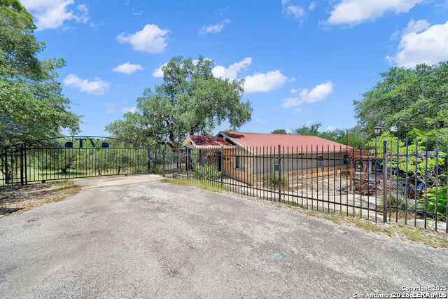 690 Windrush Property Photo 3