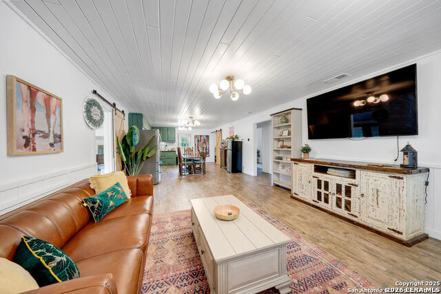 690 Windrush Property Photo 7