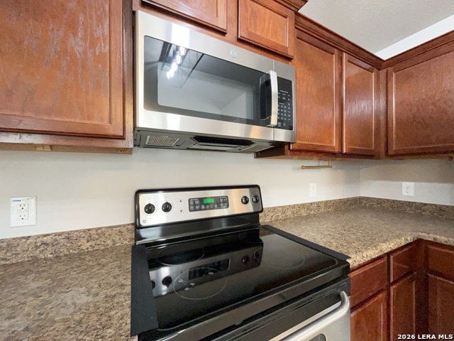 6121 Luckey Run Property Photo 14