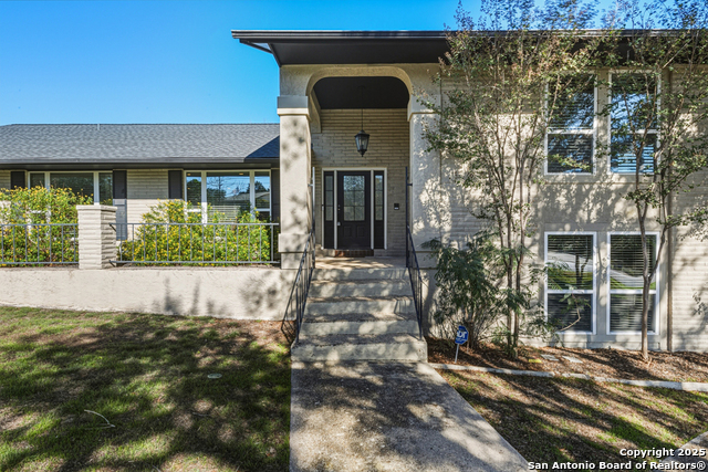 21 Royal Crst Property Photo 1
