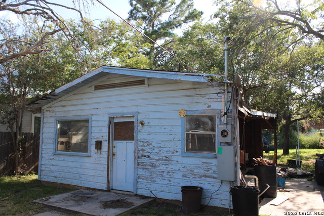 717 Omand Property Photo 2