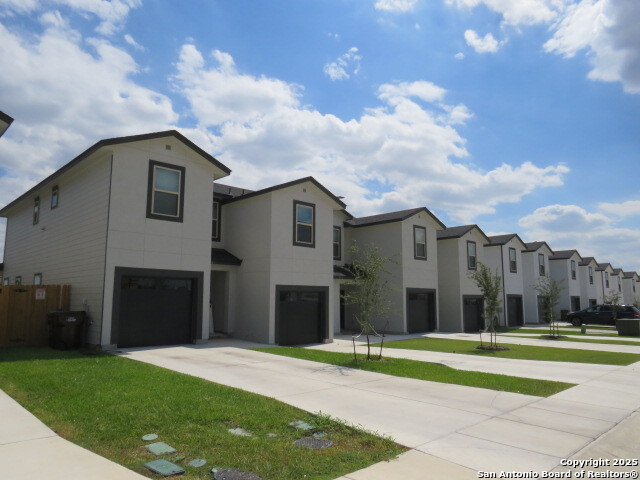 8410 Via Pisa Property Photo 1