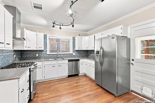 167 E Edgewood Pl Property Photo 8