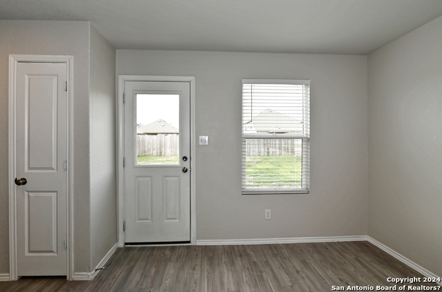 7927 Dovers Den Property Photo 4