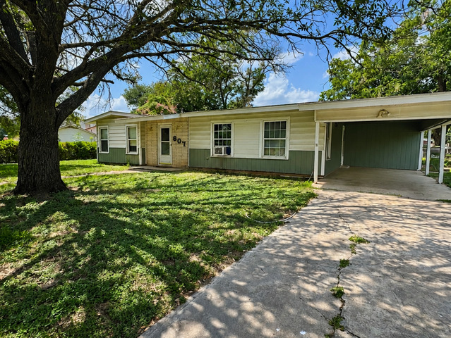 607 Conway Dr Property Photo 1