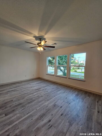 310 W Evergreen St Property Photo 3