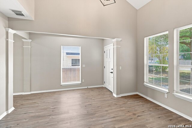 54 Lockspring Property Photo 3