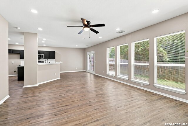 54 Lockspring Property Photo 11