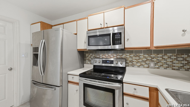 1233 Hollyhock Ln Property Photo 3