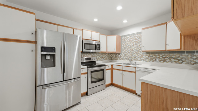 1233 Hollyhock Ln Property Photo 4