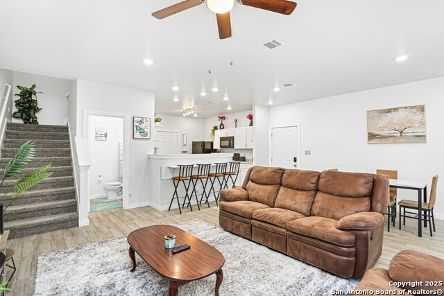 4 Oak Plz Property Photo 1