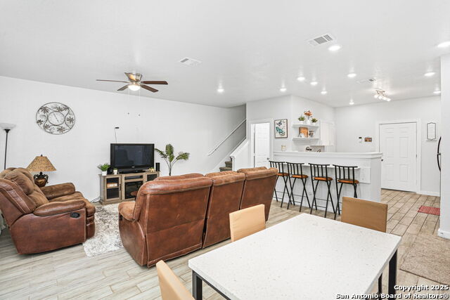 4 Oak Plz Property Photo 7