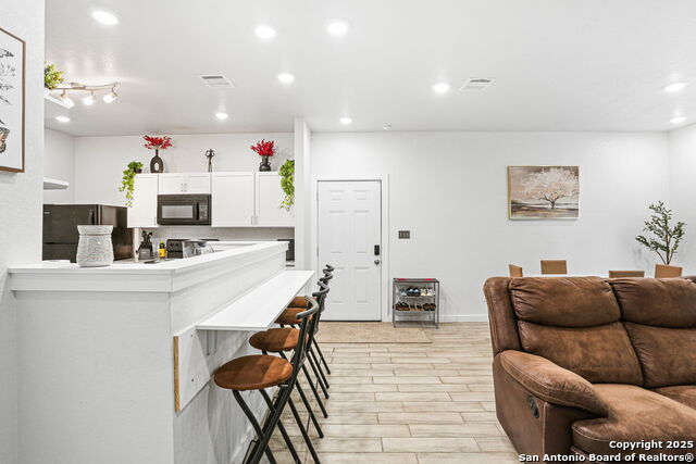 4 Oak Plz Property Photo 8
