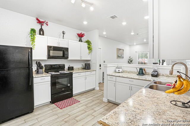 4 Oak Plz Property Photo 9
