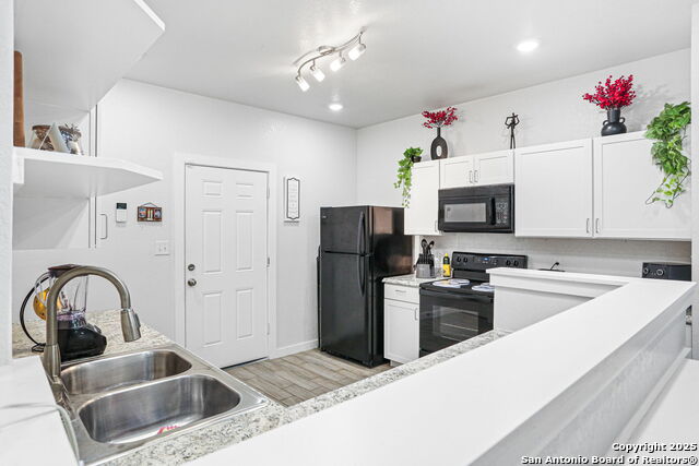 4 Oak Plz Property Photo 10