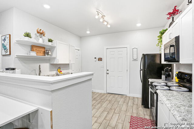 4 Oak Plz Property Photo 11