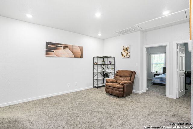 4 Oak Plz Property Photo 13