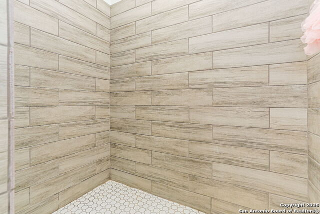 4 Oak Plz Property Photo 17