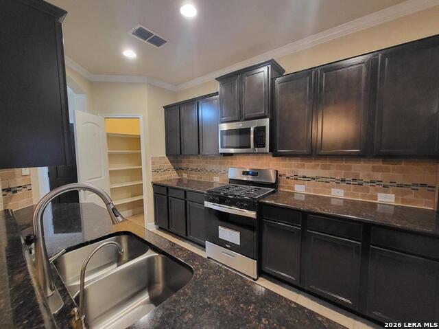 23831 Stately Oaks Property Photo 6