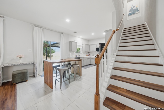 26807 Sparrow Rdg Property Photo 8