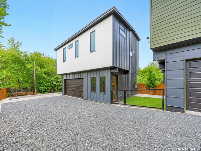 108 Vine St Property Photo 1