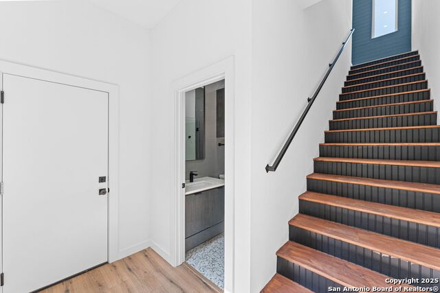 108 Vine St Property Photo 4