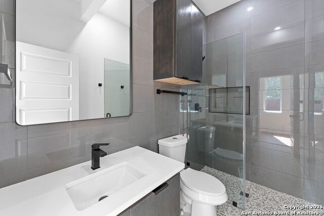 108 Vine St Property Photo 5