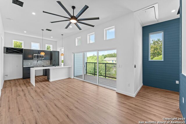 108 Vine St Property Photo 6