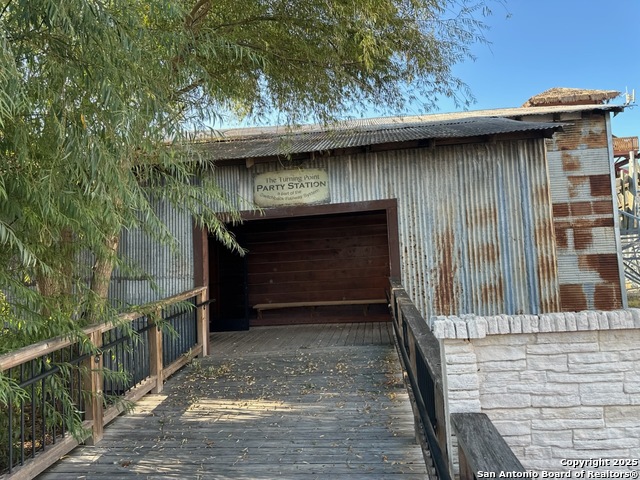 1202 N Camp St Property Photo 1