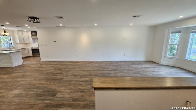 219 Edgevale Property Photo 5