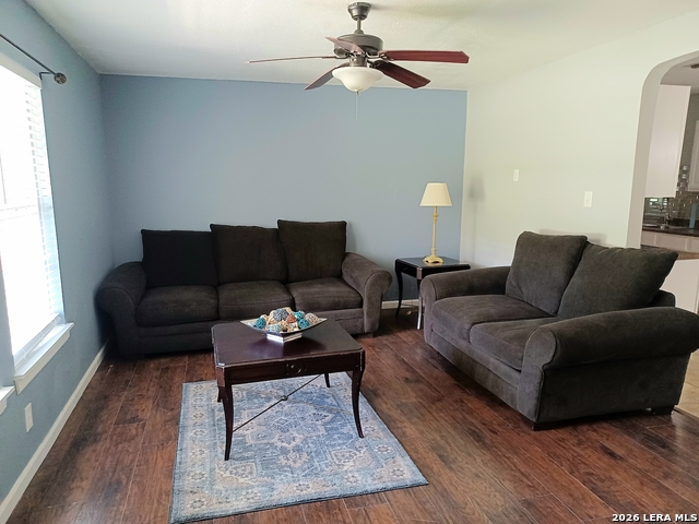 1214 Kenrock St Property Photo 4
