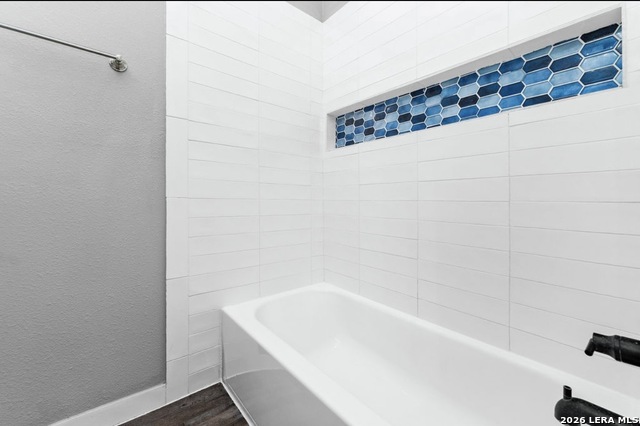 1018 Burnet St Property Photo 9