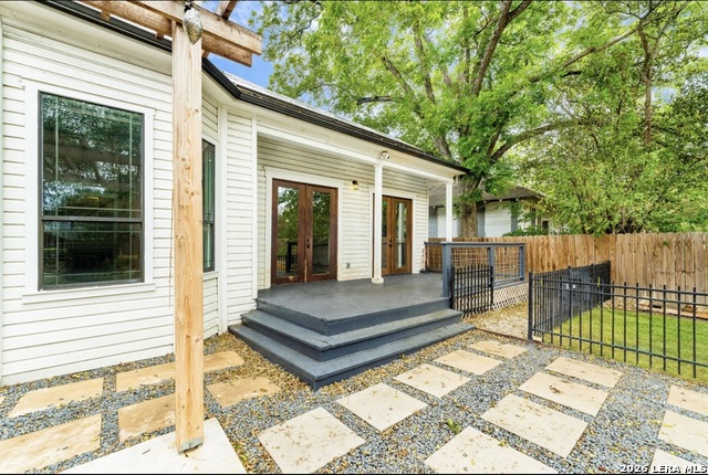 1018 Burnet St Property Photo 28