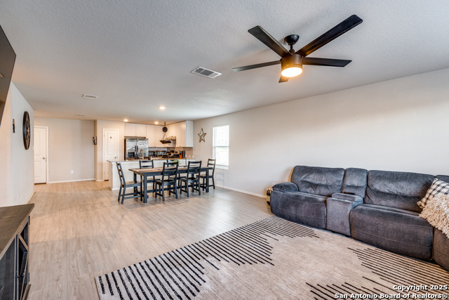 5730 Leisure Cres Property Photo 5