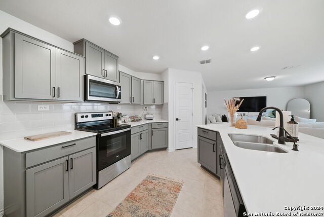 11133 Charismatic Property Photo 14