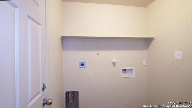 7518 Whispine Property Photo 9