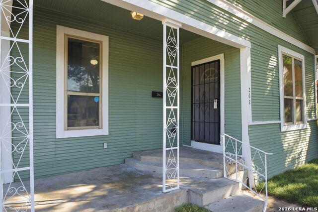 262 E Southcross Blvd Property Photo 3