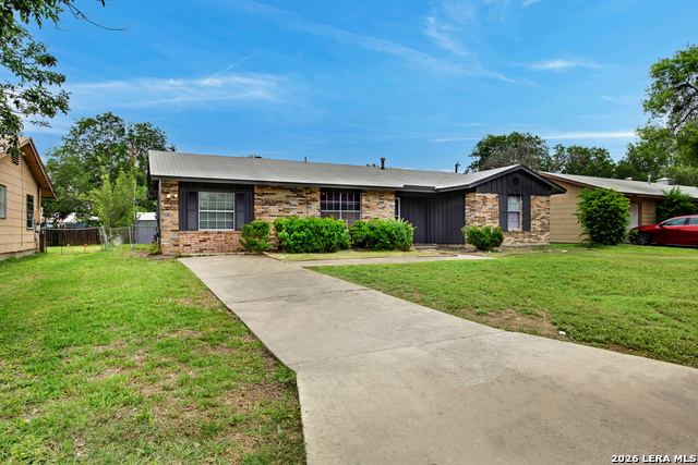 4351 Sun Gate St Property Photo 2