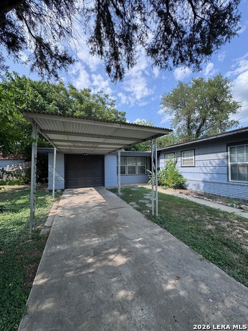 211 Cresham Dr Property Photo 2