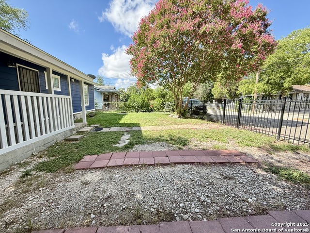 230 S San Gabriel Ave Property Photo 4