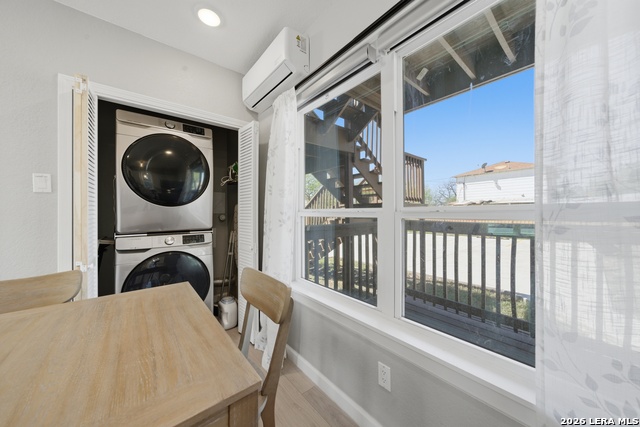 2819 S Pine St Property Photo 6