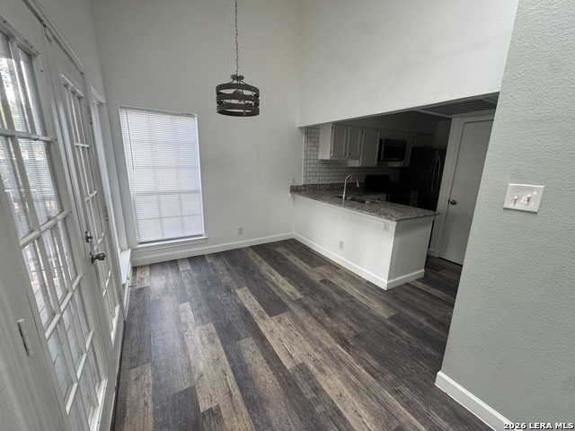 8611 Datapoint Dr Property Photo 4