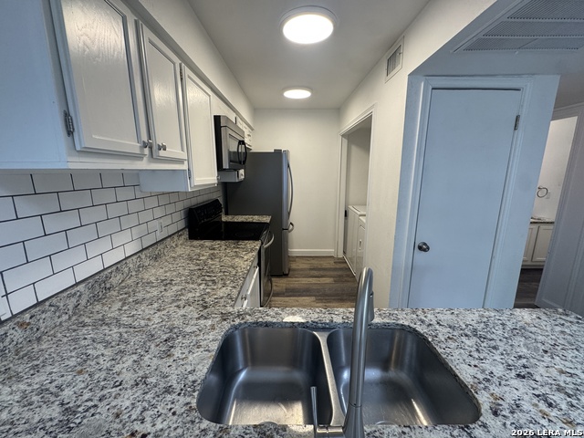 8611 Datapoint Dr Property Photo 16