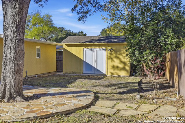 415 Calumet Pl Property Photo 33