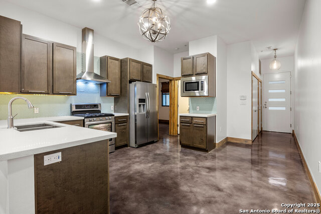 1542 N Alamo St Property Photo 2