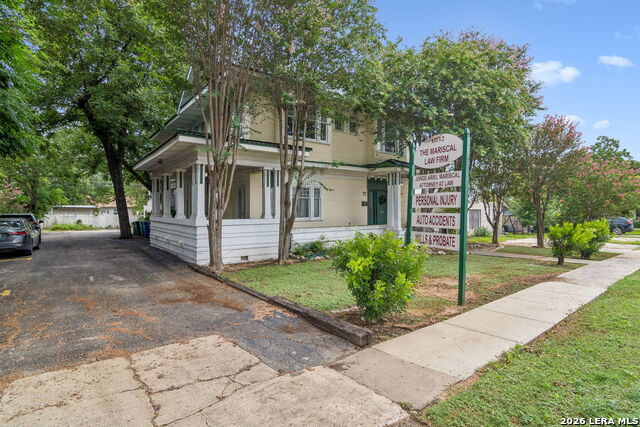 1032 W Woodlawn Property Photo 2