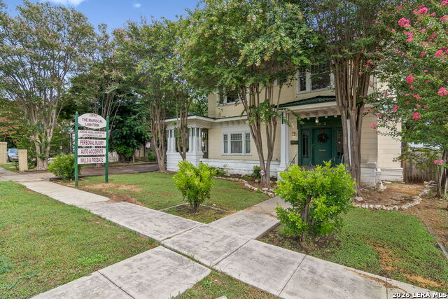 1032 W Woodlawn Property Photo 4