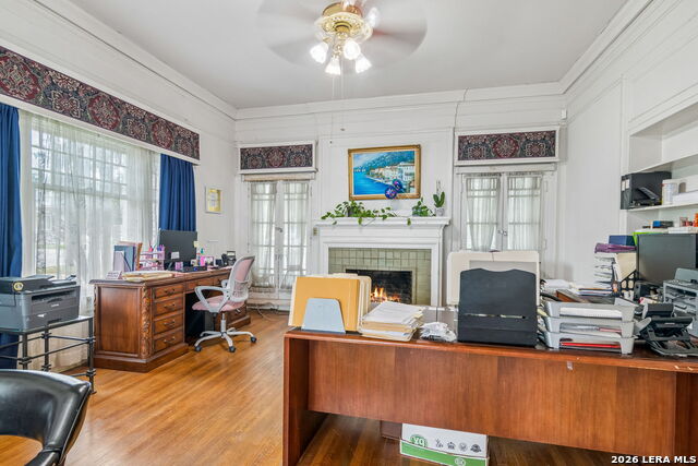 1032 W Woodlawn Property Photo 8