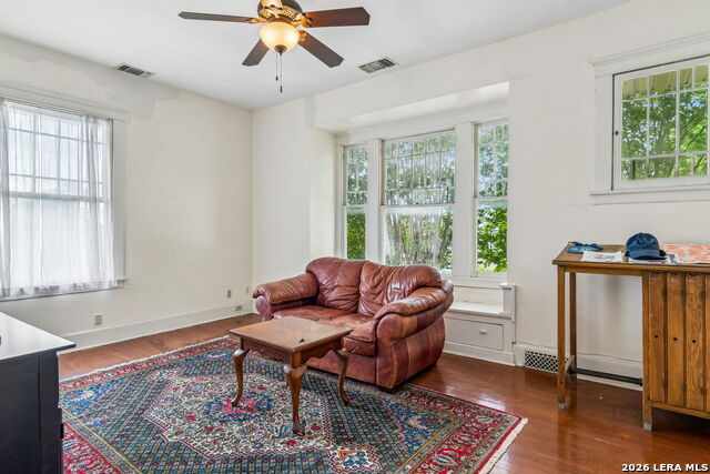 1032 W Woodlawn Property Photo 18